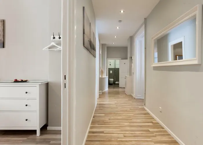 Dilo 120 Sqm 2 Baths Balcony 公寓 *