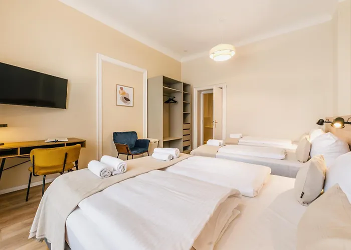 120Qm Mygold Apartment 2 Bathrooms Balcony Up To 9 Guests Berlijn